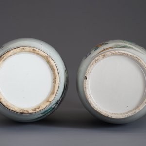 Two Chinese famille rose vases with figures in a garden, 19/20th C. — photo 13