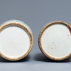 Two Chinese famille rose vases with figures in landscapes, 19th C. — 照片 6