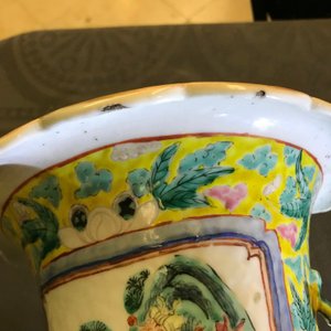 Two Chinese famille rose vases with figures in landscapes, 19th C. — 照片 9