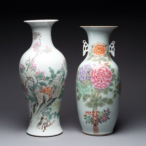 Two Chinese famille rose vases with floral design, signed Zou He Sheng 鄒和勝, Jiangxi Ciye Gongsi 江西瓷業公司 mark, 20th C. — 照片 1