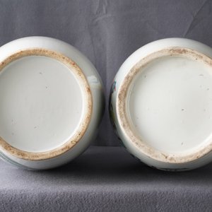 Two Chinese famille rose vases with playing boys, 19/20th C. — photo 12