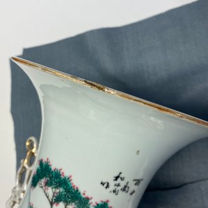 Two Chinese famille rose vases with playing boys and ladies playing music, 19/20th C. — photo 7