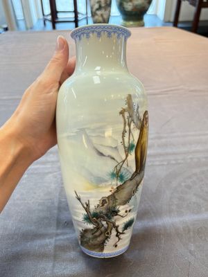 Two Chinese famille rose vases, Yongzheng and Qianlong mark, 20th C. — foto 12
