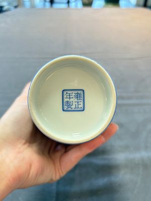 Two Chinese famille rose vases, Yongzheng and Qianlong mark, 20th C. — foto 14