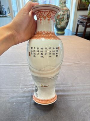 Two Chinese famille rose vases, Yongzheng and Qianlong mark, 20th C. — foto 4