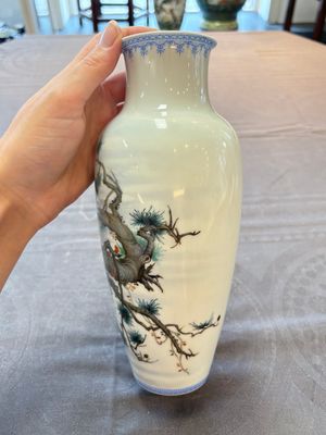 Two Chinese famille rose vases, Yongzheng and Qianlong mark, 20th C. — foto 10