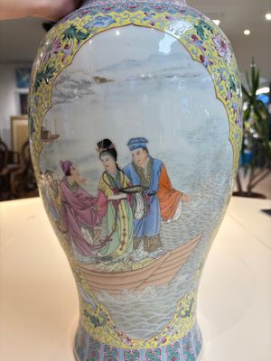 Two Chinese famille rose yellow-ground vases and a turquoise-ground vase, Qianlong and Jing De Zhen 景德鎮 marks, 20th C. — photo 11