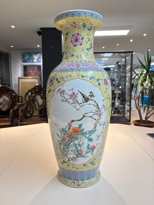 Two Chinese famille rose yellow-ground vases and a turquoise-ground vase, Qianlong and Jing De Zhen 景德鎮 marks, 20th C. — photo 24