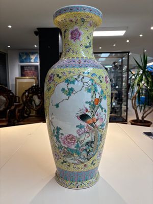 Two Chinese famille rose yellow-ground vases and a turquoise-ground vase, Qianlong and Jing De Zhen 景德鎮 marks, 20th C. — photo 26