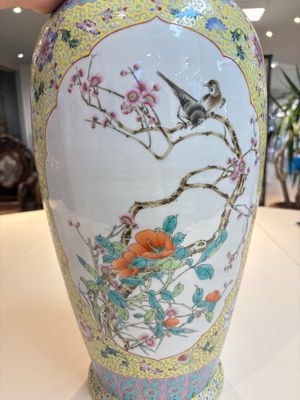Two Chinese famille rose yellow-ground vases and a turquoise-ground vase, Qianlong and Jing De Zhen 景德鎮 marks, 20th C. — photo 33