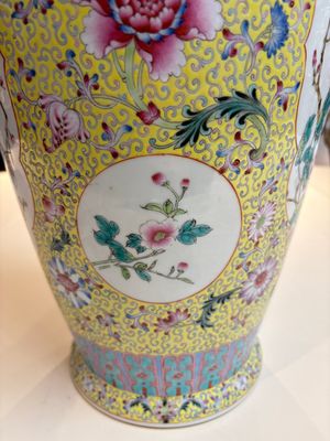 Two Chinese famille rose yellow-ground vases and a turquoise-ground vase, Qianlong and Jing De Zhen 景德鎮 marks, 20th C. — photo 35