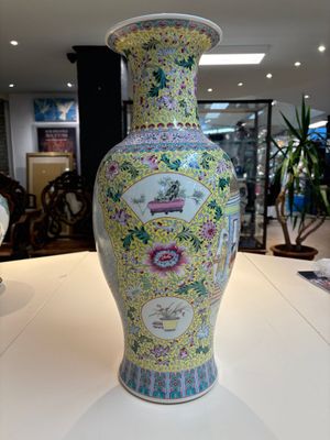 Two Chinese famille rose yellow-ground vases and a turquoise-ground vase, Qianlong and Jing De Zhen 景德鎮 marks, 20th C. — photo 4