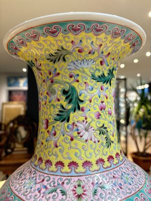 Two Chinese famille rose yellow-ground vases and a turquoise-ground vase, Qianlong and Jing De Zhen 景德鎮 marks, 20th C. — photo 5