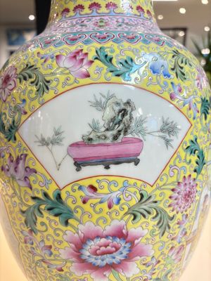 Two Chinese famille rose yellow-ground vases and a turquoise-ground vase, Qianlong and Jing De Zhen 景德鎮 marks, 20th C. — photo 6