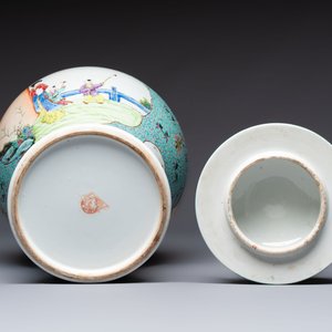 Two Chinese famille rose yellow-ground vases and a turquoise-ground vase, Qianlong and Jing De Zhen 景德鎮 marks, 20th C. — photo 13