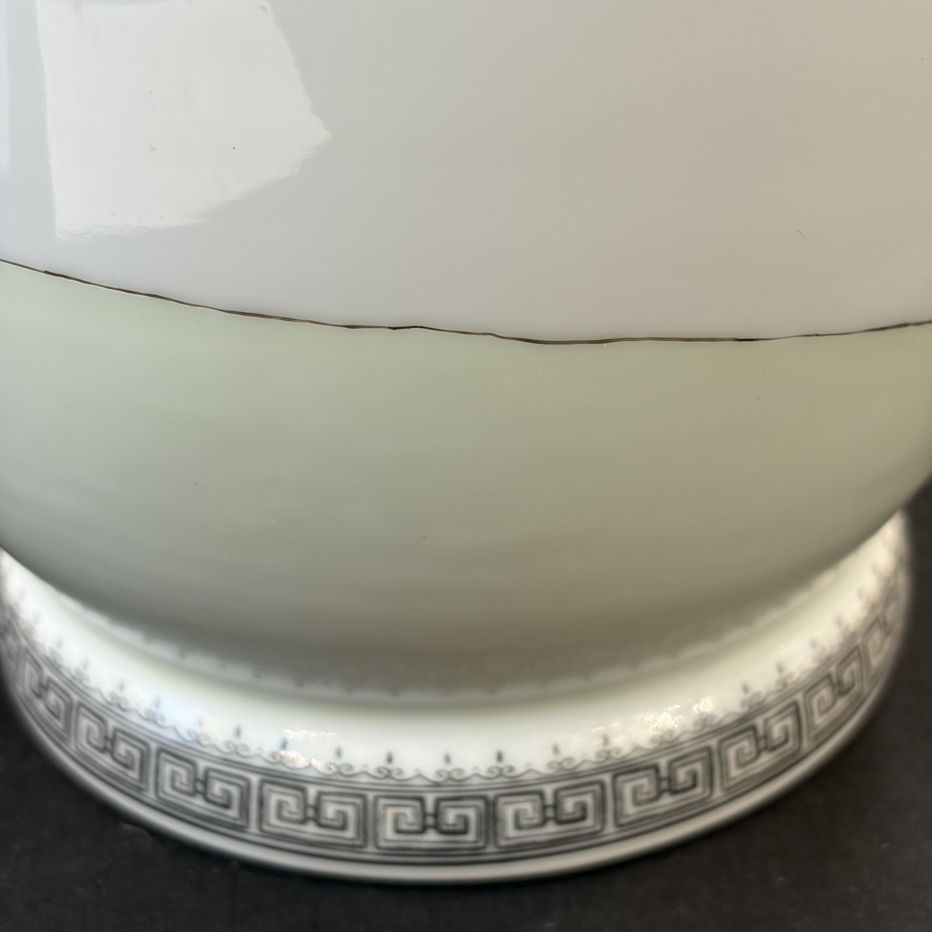 Two Chinese famille roses vases and a dish with figural design — photo 12