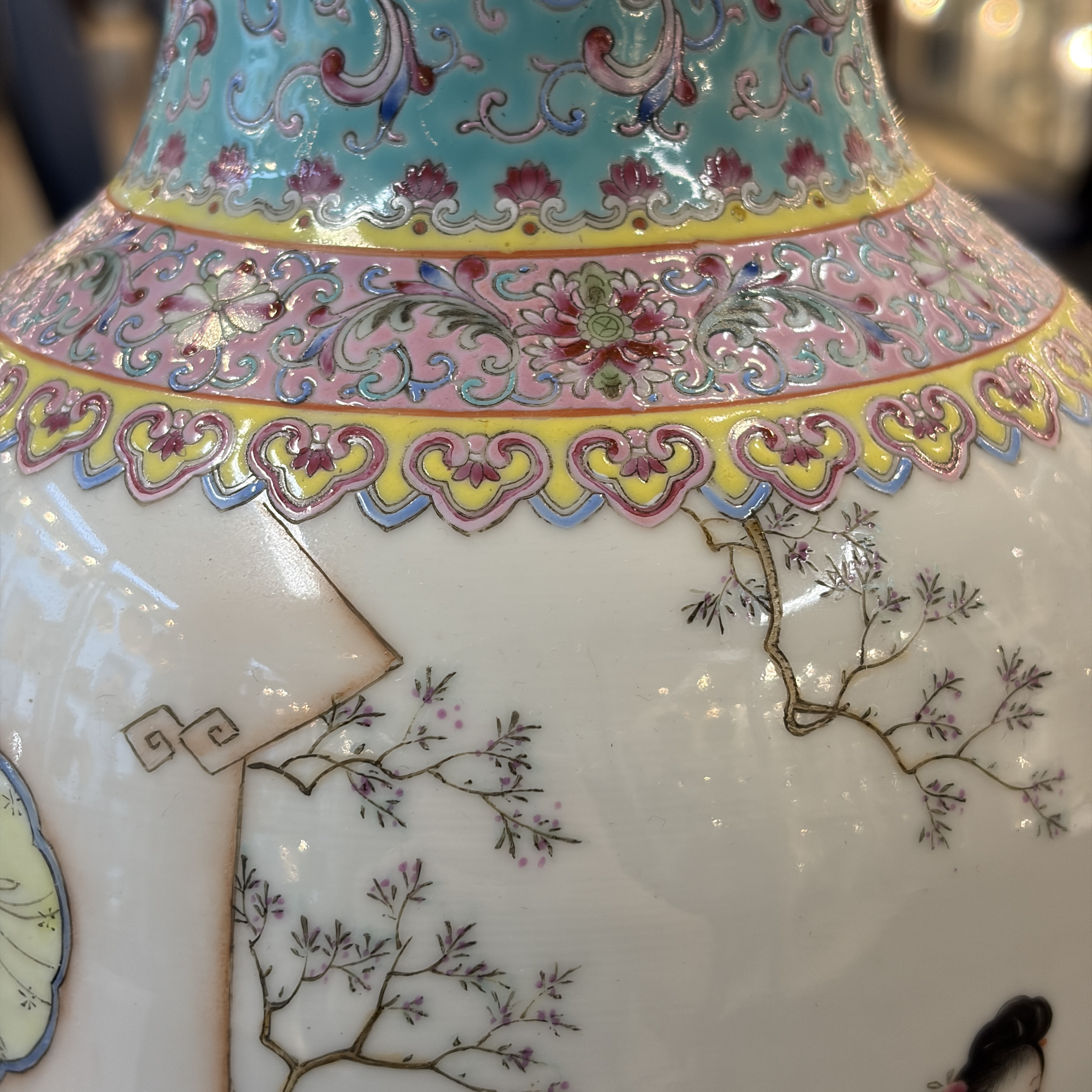 Two Chinese famille roses vases and a dish with figural design — photo 17
