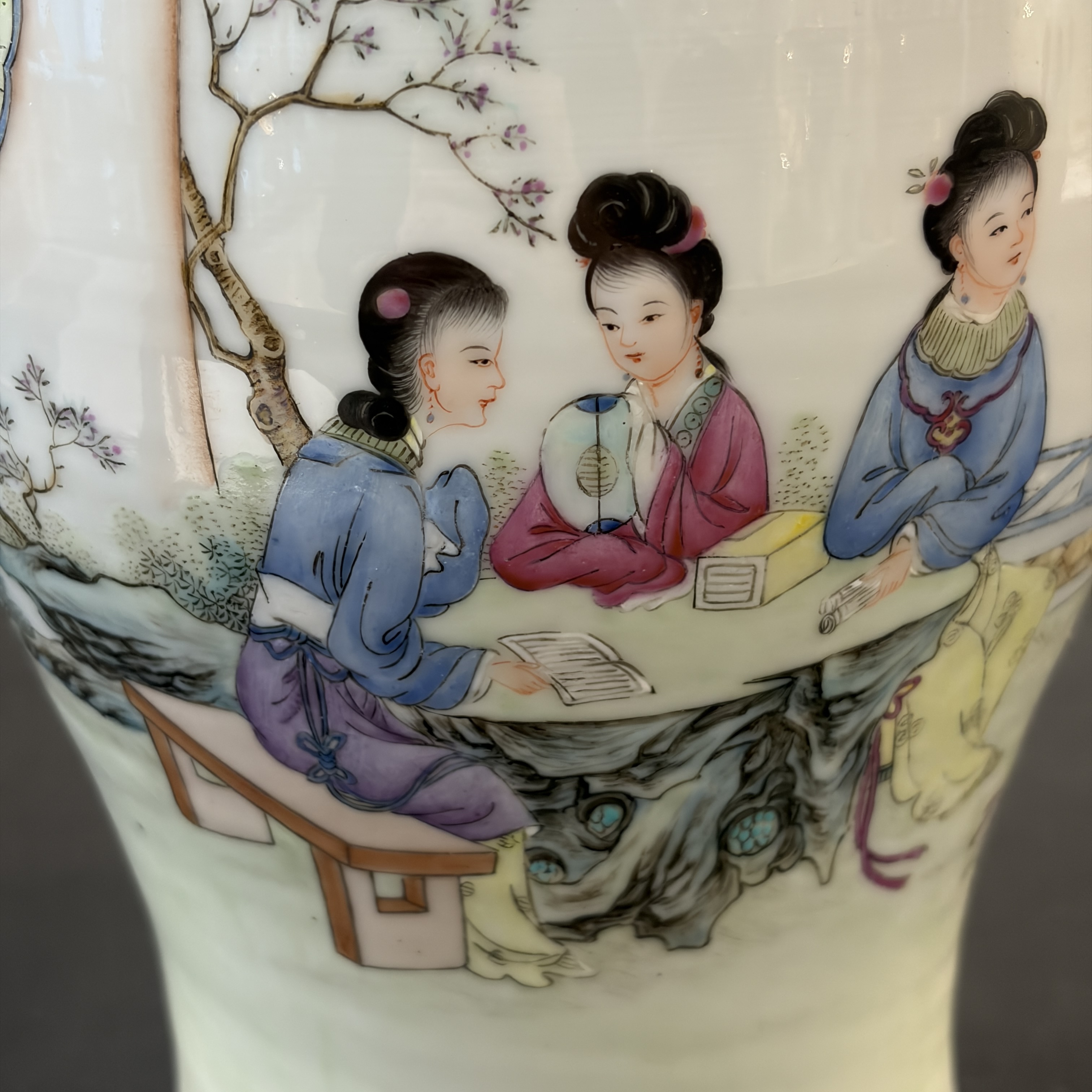 Two Chinese famille roses vases and a dish with figural design — photo 19