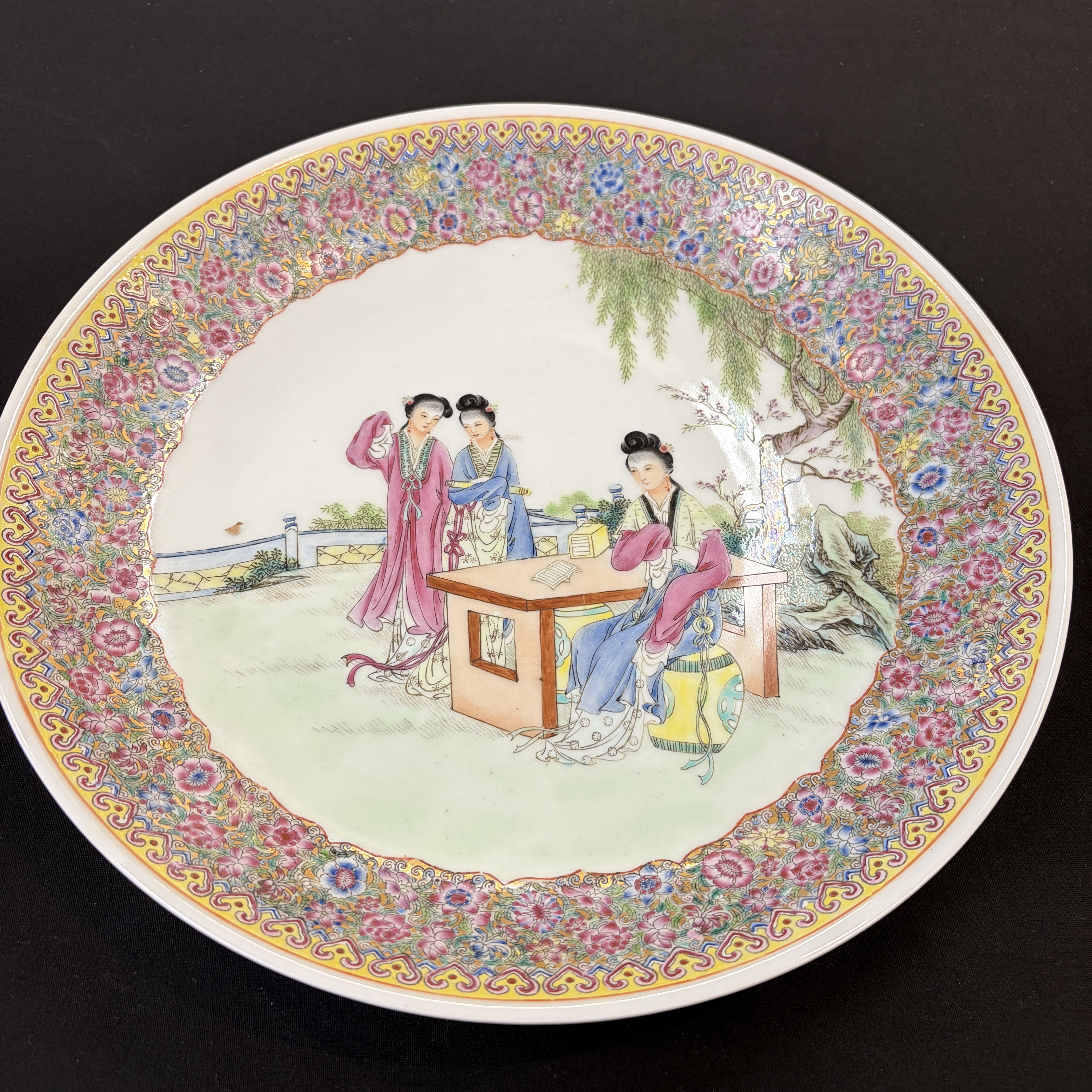 Two Chinese famille roses vases and a dish with figural design — photo 30