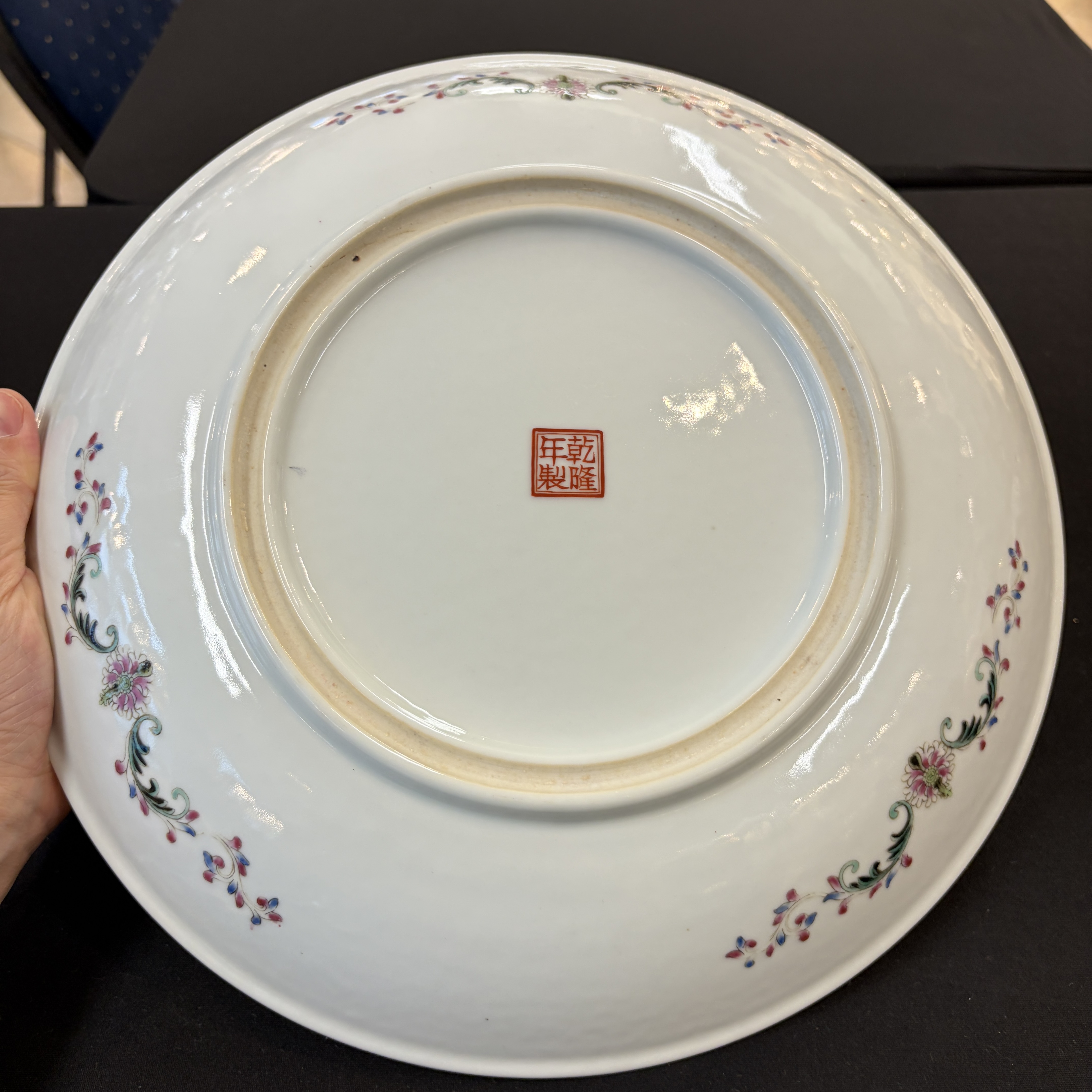 Two Chinese famille roses vases and a dish with figural design — photo 37