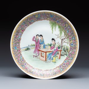 Two Chinese famille roses vases and a dish with figural design — photo 8