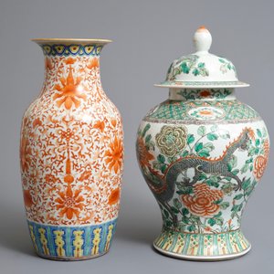 Two Chinese famille verte and iron-red vases, 19/20th C — 照片 3