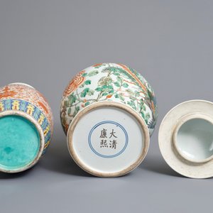 Two Chinese famille verte and iron-red vases, 19/20th C — 照片 6