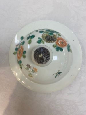 Two Chinese famille verte 'birds and flowers' vases and covers, 19th C. — photo 11