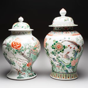 Two Chinese famille verte 'birds and flowers' vases and covers, 19th C. — photo 5