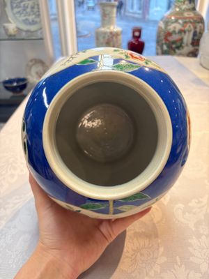 Two Chinese famille verte blue-ground vases and covers, 19th C. — foto 16