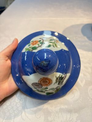 Two Chinese famille verte blue-ground vases and covers, 19th C. — foto 18