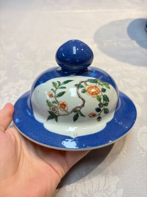 Two Chinese famille verte blue-ground vases and covers, 19th C. — foto 20