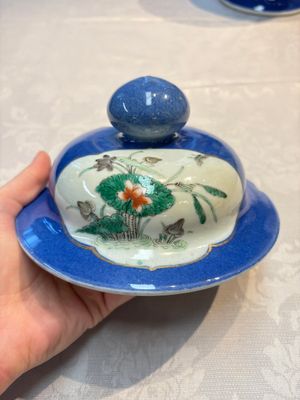 Two Chinese famille verte blue-ground vases and covers, 19th C. — foto 9