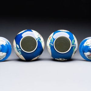 Two Chinese famille verte blue-ground vases and covers, 19th C. — foto 5