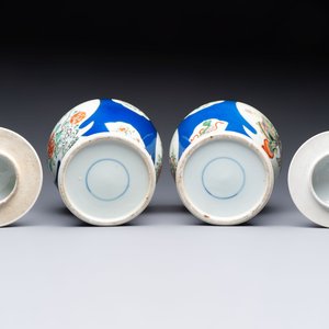 Two Chinese famille verte blue-ground vases and covers, 19th C. — foto 6