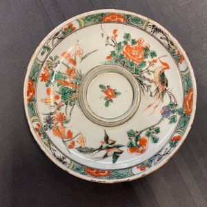 Two Chinese famille verte cup stands, a teapot and a plate, Kangxi — photo 12