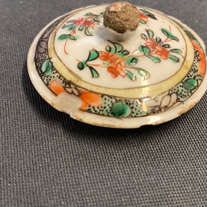 Two Chinese famille verte cup stands, a teapot and a plate, Kangxi — 照片 35