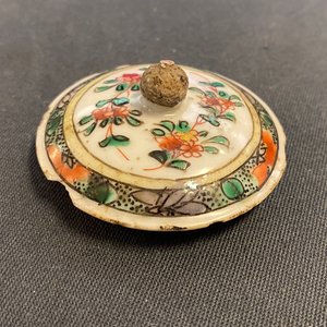 Two Chinese famille verte cup stands, a teapot and a plate, Kangxi — 照片 36