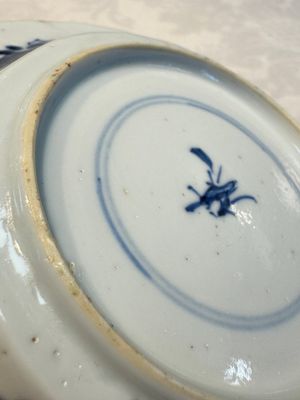 Two Chinese famille verte cups and four saucers, lingzhi and jade marks, Kangxi — foto 19