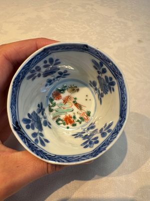 Two Chinese famille verte cups and four saucers, lingzhi and jade marks, Kangxi — foto 27