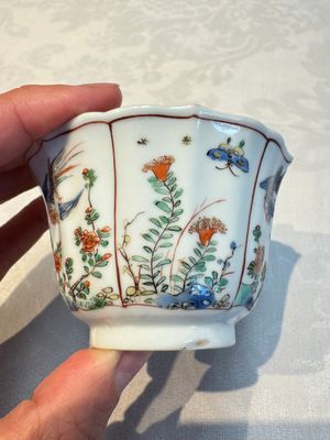 Two Chinese famille verte cups and four saucers, lingzhi and jade marks, Kangxi — foto 57