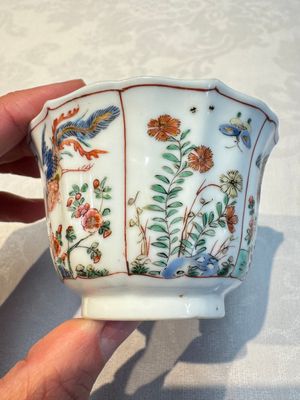Two Chinese famille verte cups and four saucers, lingzhi and jade marks, Kangxi — foto 59