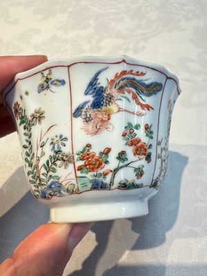 Two Chinese famille verte cups and four saucers, lingzhi and jade marks, Kangxi — foto 60