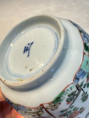 Two Chinese famille verte cups and four saucers, lingzhi and jade marks, Kangxi — foto 70