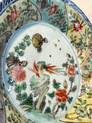 Two Chinese famille verte cups and four saucers, lingzhi and jade marks, Kangxi — foto 7