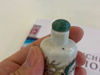 Two Chinese famille verte 'dragons' snuff bottles, 19th C. — 照片 6