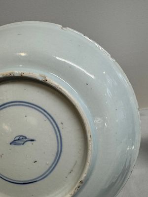 Two Chinese famille verte 'flower basket' dishes and a plate, Kangxi — photo 11
