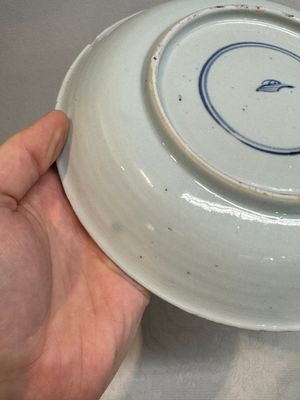 Two Chinese famille verte 'flower basket' dishes and a plate, Kangxi — photo 13