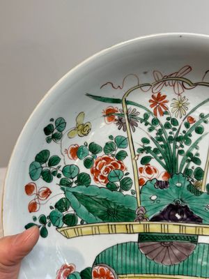 Two Chinese famille verte 'flower basket' dishes and a plate, Kangxi — photo 19