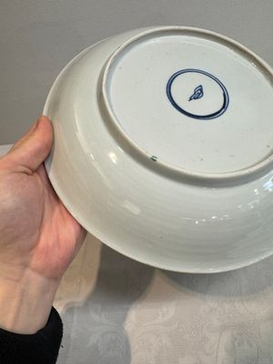 Two Chinese famille verte 'flower basket' dishes and a plate, Kangxi — photo 31
